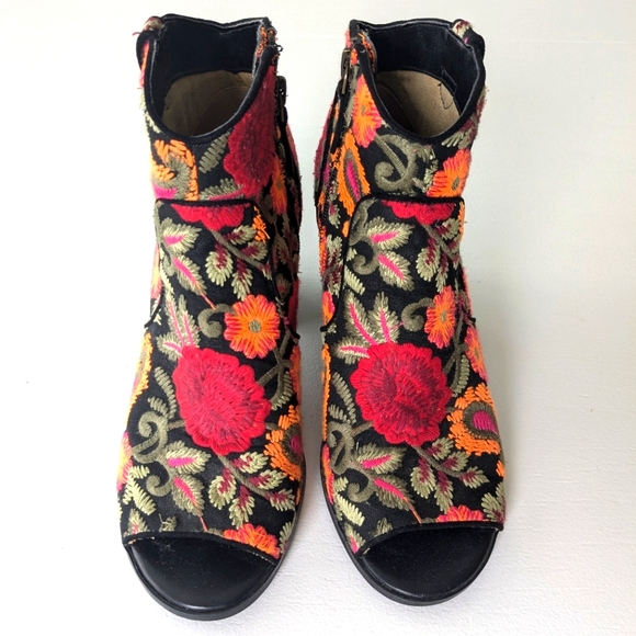 CROWN VINTAGE Frankie Embroidered Shoes - Picture 2 of 8